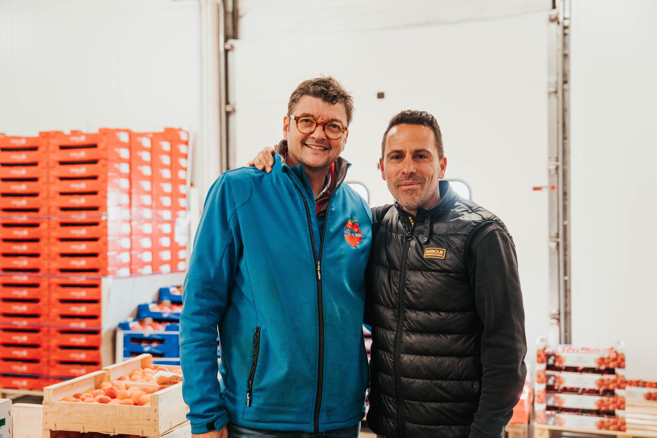 L'équipe Fruit'Op devant les cagettes